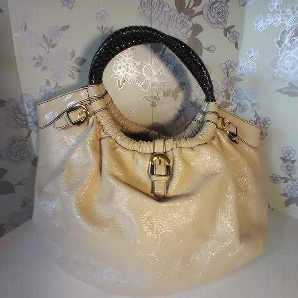 Gorgeous Badgley Mischka Large Bag, Tote, Purse, Cream colour Patent Leather. - Picture 3 of 12